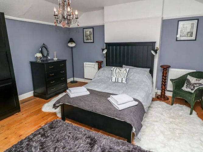 2 Emma Place, Bodmin