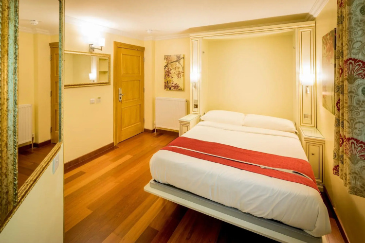 Linton Hotel