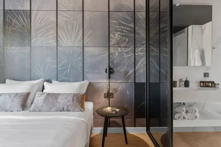 Superior Double room with balcony and with partial sea view
