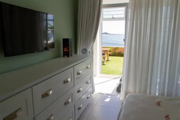 Bayview Seafront Apartment