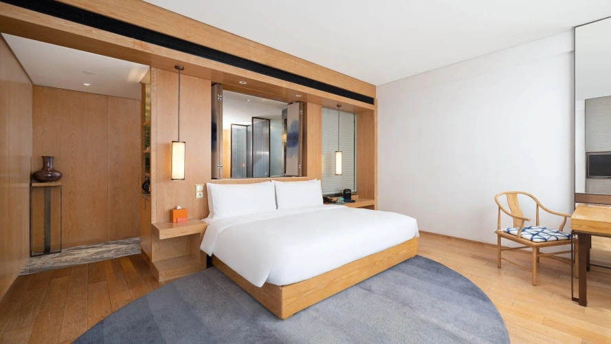 Standard Double room with lake view