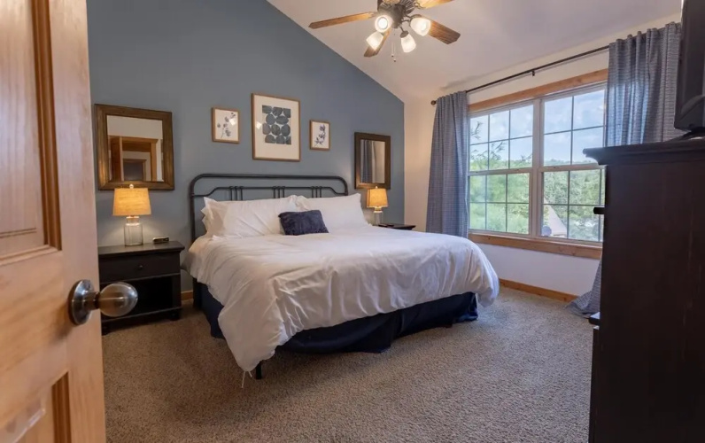 Paradise Lodge 2 Bedroom Home by RedAwning