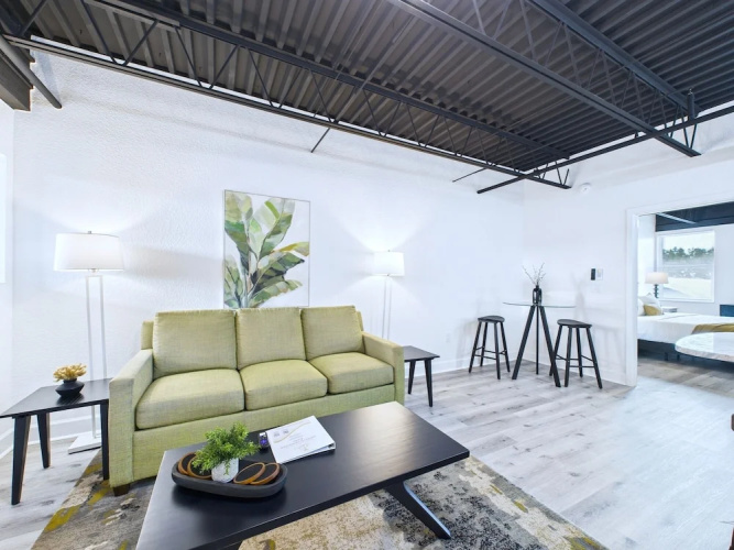 Modern Loft Near Port Beach Dining -unit 201