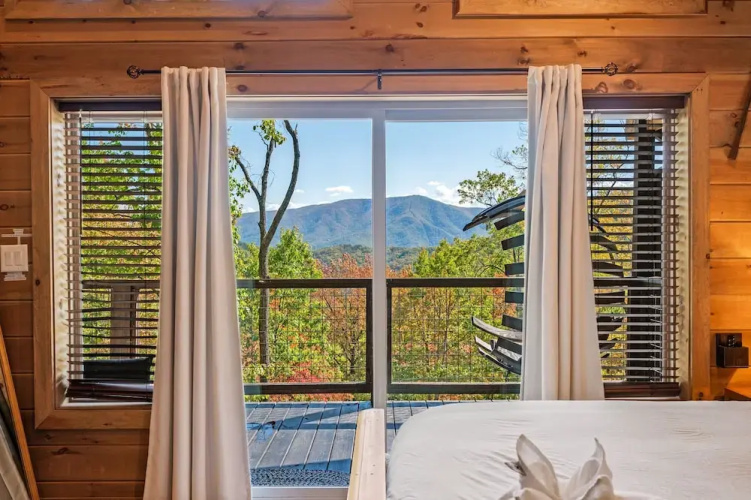 Goodness Gracious 3 Bedroom Cabin by RedAwning