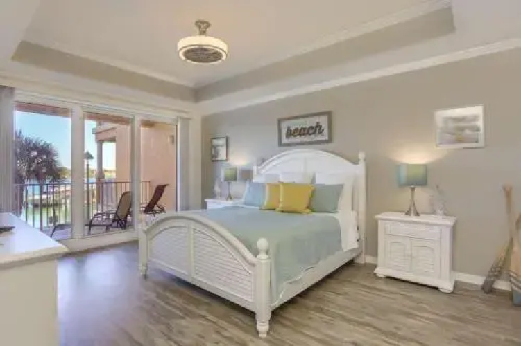 201 Harborview Grande