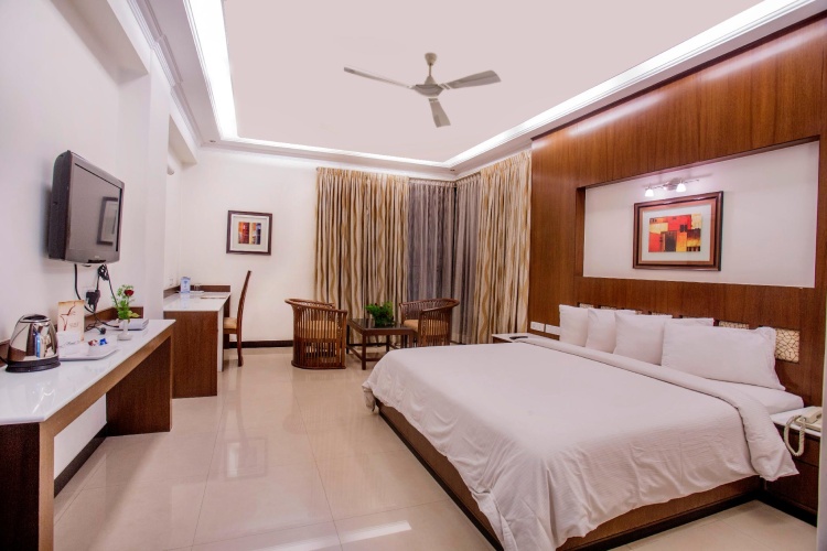 Deluxe Double room with city view
