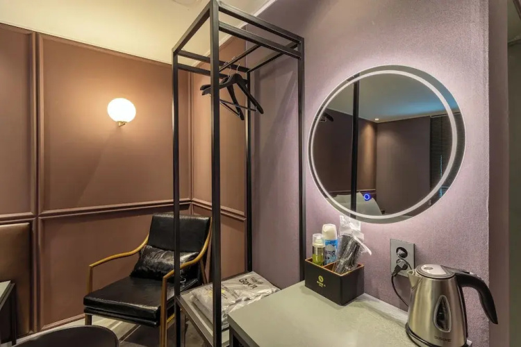 Avenue S Hotel