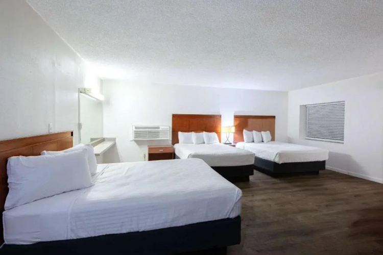 Travelodge by Wyndham Parker