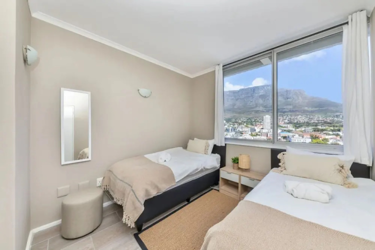 Picturesque 2BD Apartment With Table Mountain View