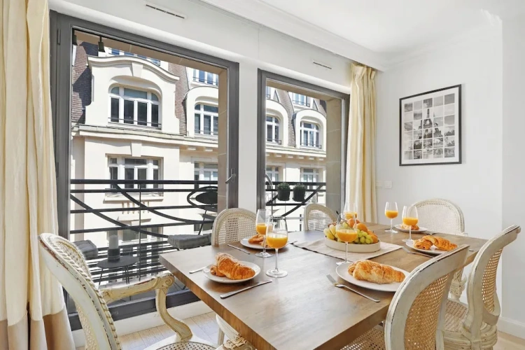 2 Bedrooms Apartment with balcony and with city view