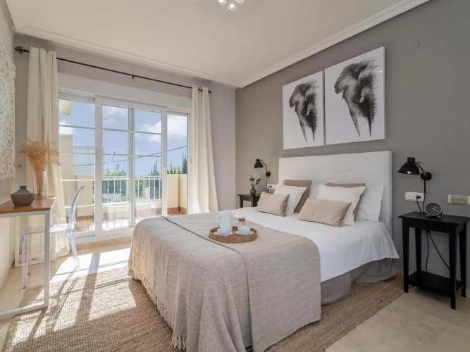 Puente Romano Modern flat, Best location in town