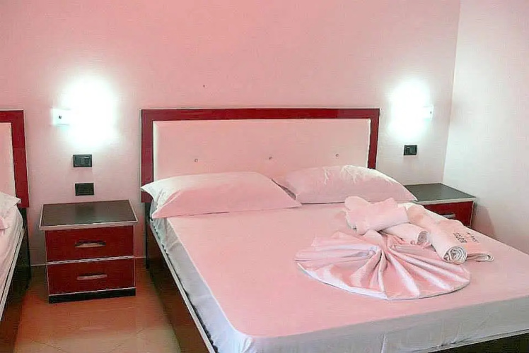 Hotel Holiday Velipoje