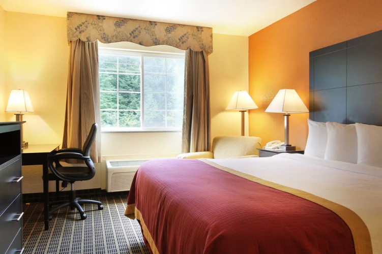 Baymont Inn & Suites Muskegon