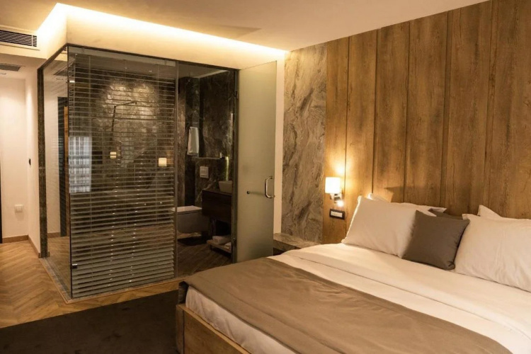 Ador Hotel