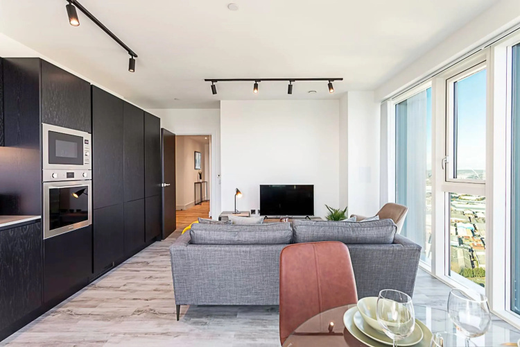 Beautiful 2 Bed Icon Tower Flat 5