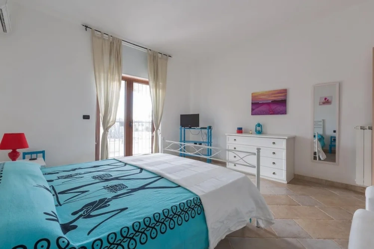 5 Bedrooms Villa