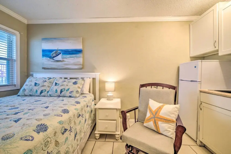 Beachfront PCB Studio: Pool, Patio & Deck Access!