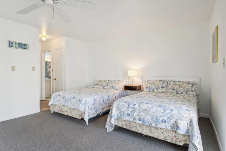 Retro Turtle Reef Condo 1 Block From Beach w Pool