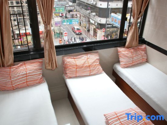 Standard Triple room