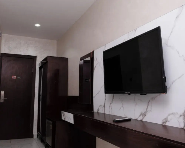 Formula 2 Hotel and Suites