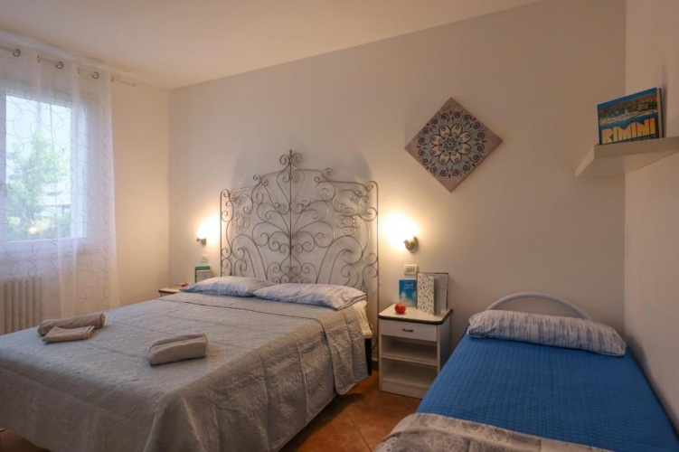 Standard Triple room