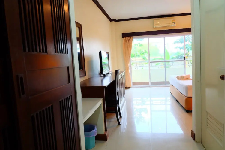 Baan Suanphet Resort