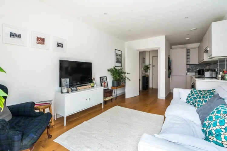 Contemporary 2BD Flat With Balcony - Hackney Downs