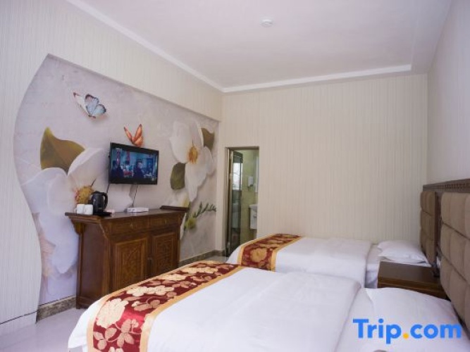 Standard Twin room with river view