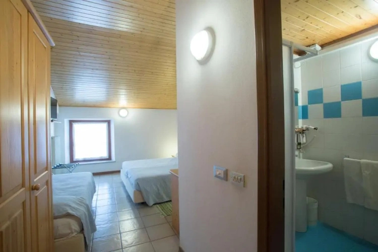 Standard Triple room
