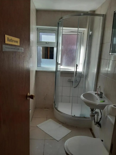 Single room with underbed 8