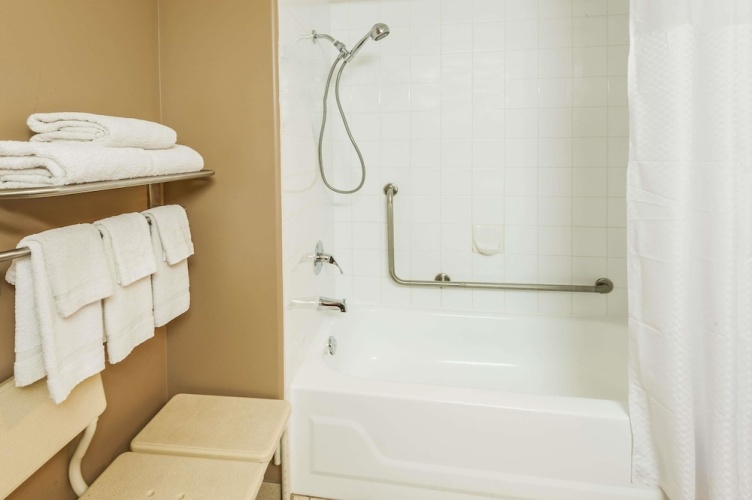 Super 8 By Wyndham Calgary/Airport photo 10