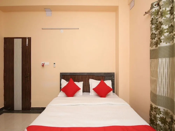 OYO 13554 Hotel Buttercouch