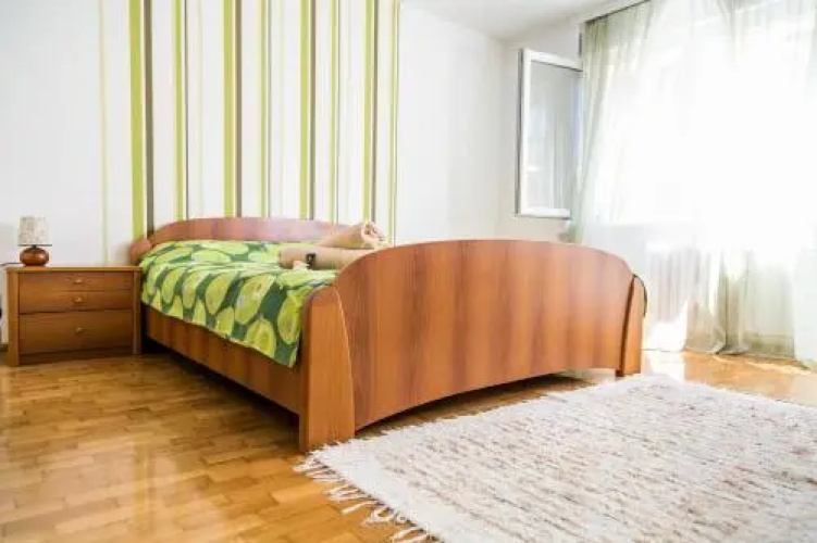 Apartment 33