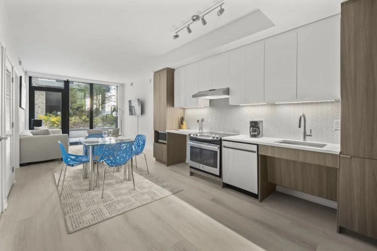 2 Bedrooms Luxury Apartment with balcony