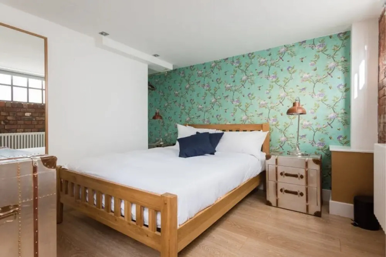 The Warehouse Loft - Trendy Converted Warehouse 3bdr