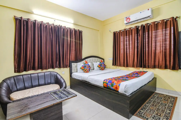 Fabhotel Eco Inn