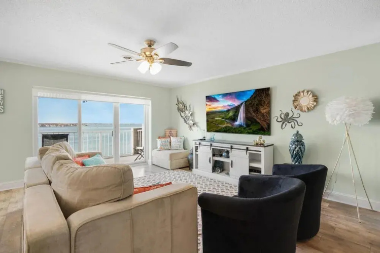 Harbour Island 402m 2 Bedroom Condo