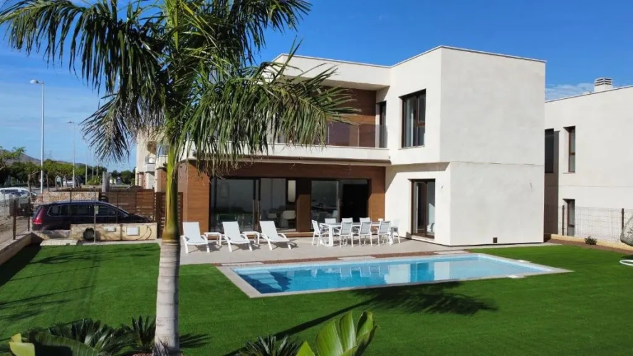 3 Bedrooms Villa