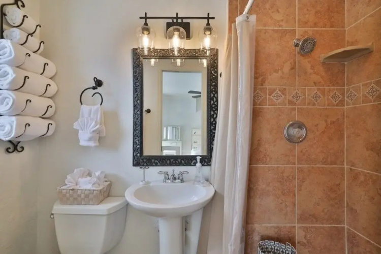 813 E 6th Ave 3 Bedroom Home by RedAwning