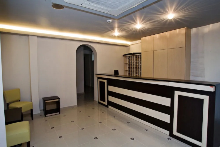 RG Status Hotel