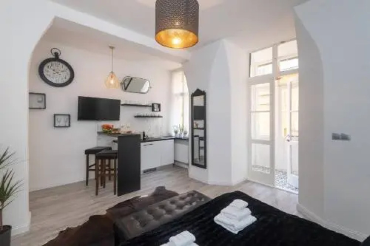Wenceslas Square / Main Station - New Studio*****