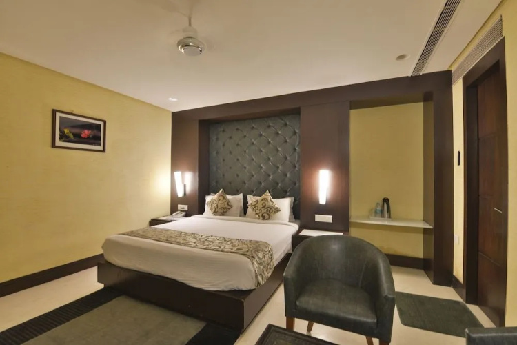 Hotel The Golden Oak Central by Citrus Prime