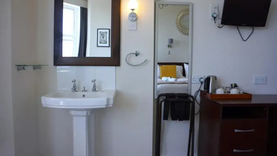 OYO Oban Hotel