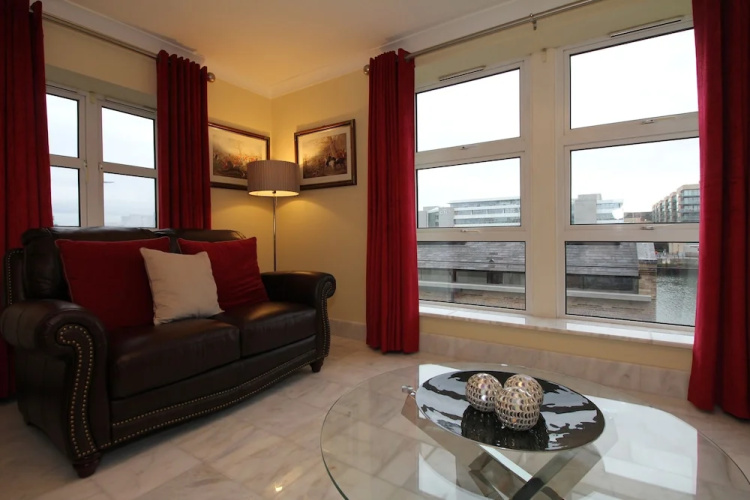 Luxury City River View Apartment