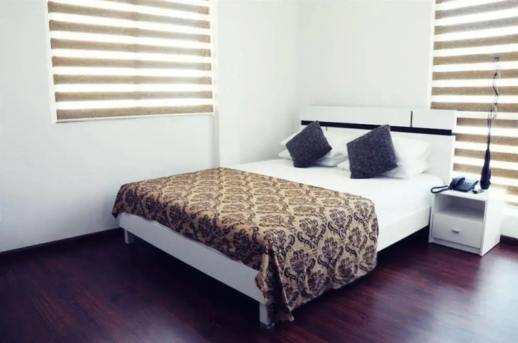 Holidaymakers Inn