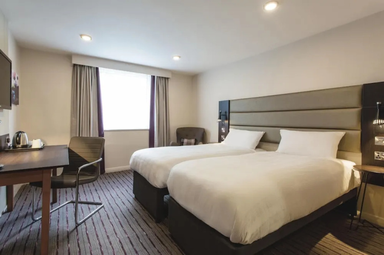 Premier Inn Glasgow Stepps - M80 J3