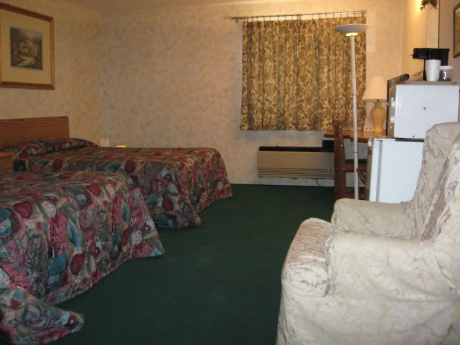 Glacier Gateway Inn
