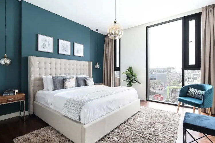 Explore City Walk From an Exquisite Sanctuary