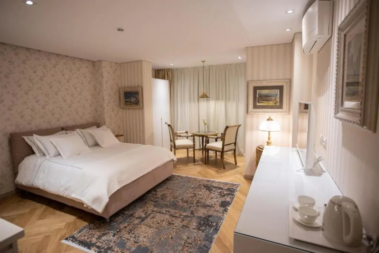 Seven Luxury Suites