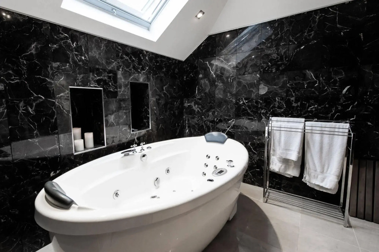 Montfort Manor